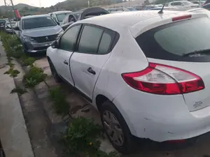 Foto de BRAZO SUSPENSION TRASERO IZQUIERDO RENAULT MEGANE III BERLINA 5P 1.6 16V CAT (101 CV / 74 KW)