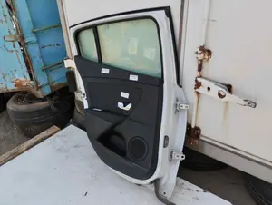 Foto de PUERTA TRASERA IZQUIERDA RENAULT MEGANE III BERLINA 5P 1.2 TCE (132 CV / 97 KW) foto 5