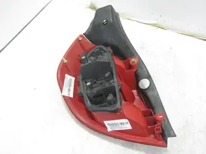 Foto de PILOTO TRASERO DERECHO RENAULT CLIO III 1.5 dCi Diesel (106 CV / 78 KW) referencia 89035080 foto 4
