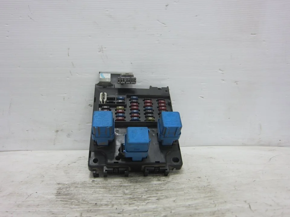 Foto de CAJA RELES / FUSIBLES NISSAN MICRA (K11) 1.0 16V CAT (54 CV / 40 KW) referencia 6F70511982