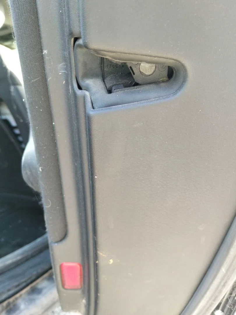Foto de CERRADURA PUERTA TRASERA DERECHA AUDI A4 AVANT (8E) 1.9 TDI (131 CV / 96 KW) referencia 8E0839015C
