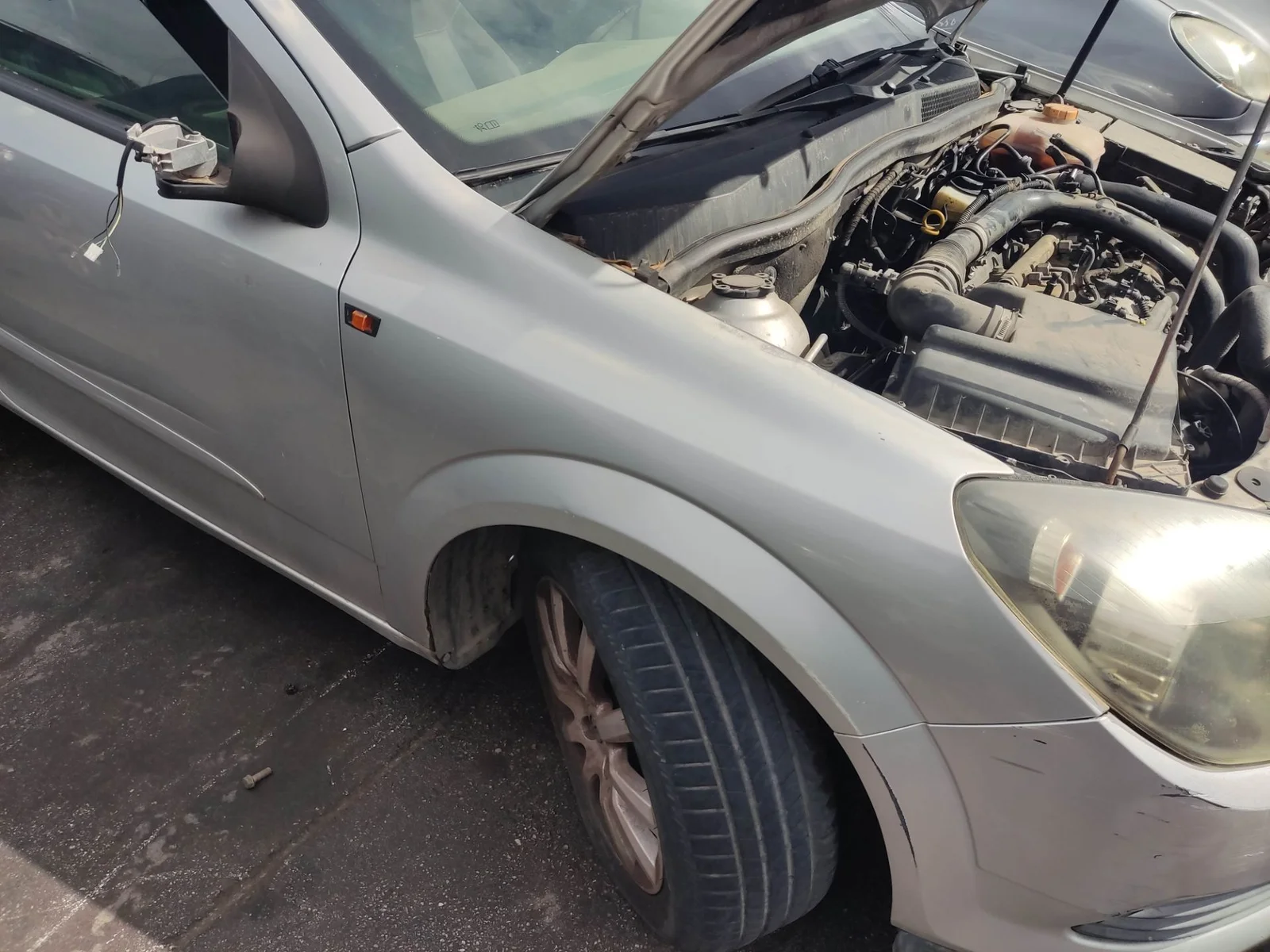 Foto de ALETA DELANTERA DERECHA OPEL ASTRA H GTC 1.3 16V CDTI CAT (Z 13 DTH / L4I) (90 CV / 66 KW) referencia 93178667