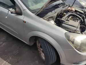 Foto de ALETA DELANTERA DERECHA OPEL ASTRA H GTC 1.3 16V CDTI CAT (Z 13 DTH / L4I) (90 CV / 66 KW) referencia 93178667