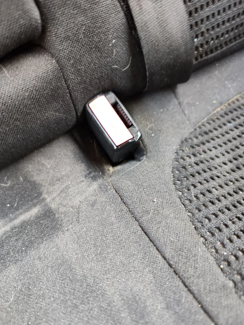 Foto de ENGANCHE CINTURON TRASERO IZQUIERDO CITROEN C4 BERLINA 1.6 16V HDi (90 CV / 66 KW)