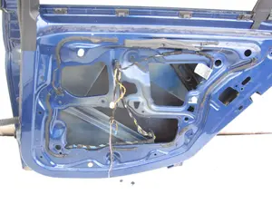 Foto de PUERTA TRASERA DERECHA BMW SERIE 3 BERLINA (E90) 2.0 16V CAT (150 CV / 110 KW) foto 8