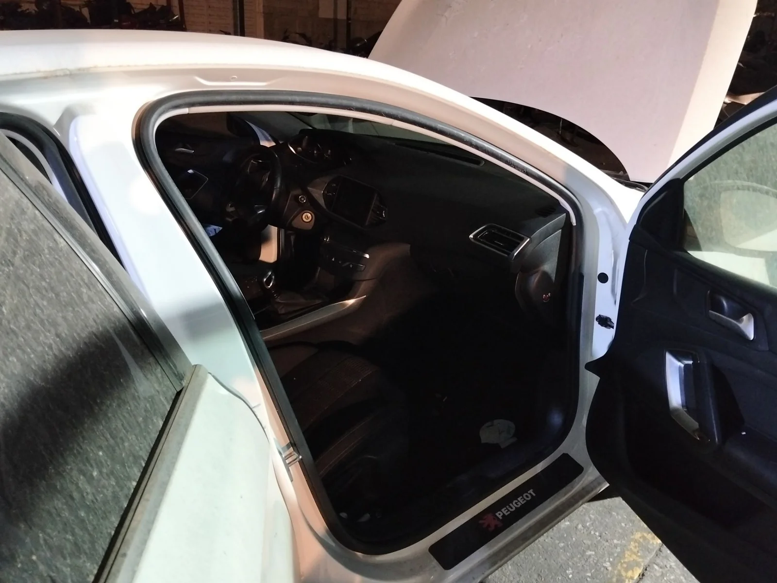 Foto de GOMAS CONTORNO PUERTA PEUGEOT 308
