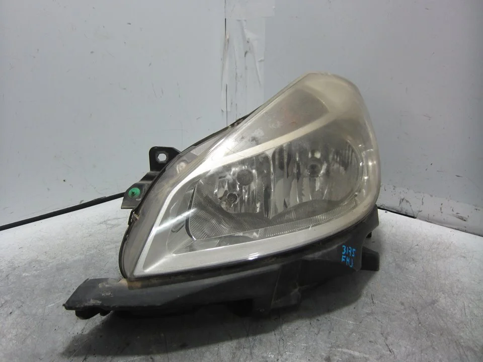 Foto de FARO IZQUIERDO RENAULT CLIO III 1.5 dCi Diesel (68 CV / 50 KW) referencia 8200459824