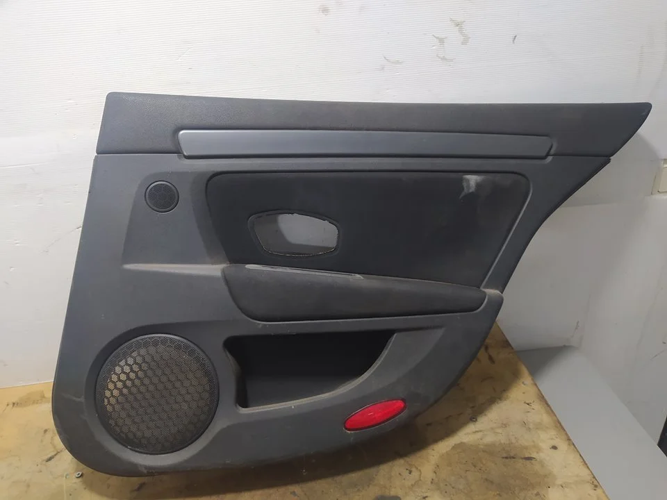 Foto de GUARNECIDO PUERTA TRASERA DERECHA RENAULT LAGUNA III BERLINA 1.5 dCi Diesel (110 CV / 81 KW) referencia 829A00052R