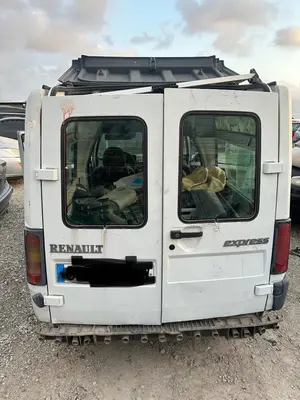 Foto de PORTON TRASERO DERECHO RENAULT RAPID /EXPRESS (F40) 1.9 Diesel (64 CV / 47 KW)