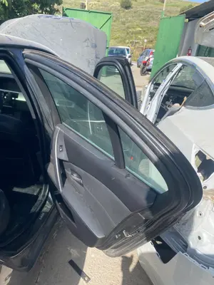 Foto de GOMAS CONTORNO PUERTA BMW SERIE 5 BERLINA (E60) 3.0 24V CAT (231 CV / 170 KW)