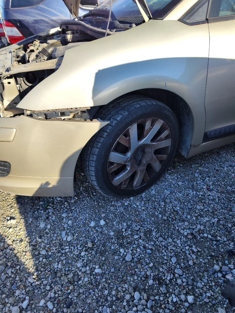 Foto de ALETA DELANTERA IZQUIERDA CITROEN C4 BERLINA 1.6 16V HDi (90 CV / 66 KW)