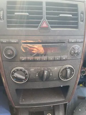 Foto de SISTEMA AUDIO / RADIO CD MERCEDES-BENZ CLASE A (BM 169) 2.0 CDI CAT (109 CV / 80 KW)