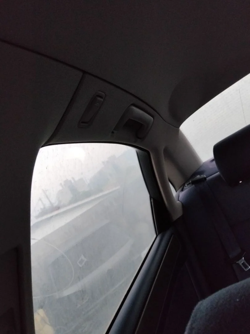 Foto de ASIDERO TECHO TRASERO IZQUIERDO AUDI A6 BERLINA (4B2) 1.8 20V Turbo (150 CV / 110 KW)