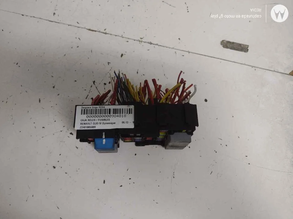 Foto de CAJA RELES / FUSIBLES RENAULT CLIO IV 1.5 dCi Diesel FAP (90 CV / 66 KW) referencia Z240180598R