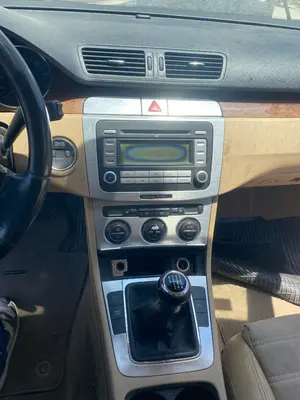 Foto de CONSOLA CENTRAL VOLKSWAGEN PASSAT BERLINA (3C2) 2.0 TDI (140 CV / 103 KW)