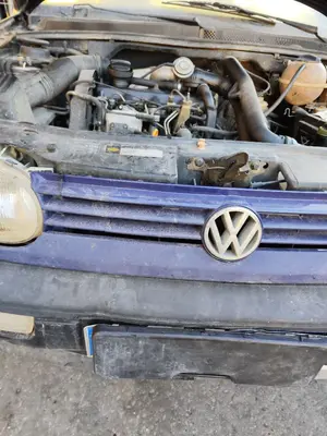 Foto de REJILLA DELANTERA VOLKSWAGEN GOLF III (1H1)(11.1991) 1.9 TDI (110 CV / 81 KW) referencia 1H6853653C foto 4