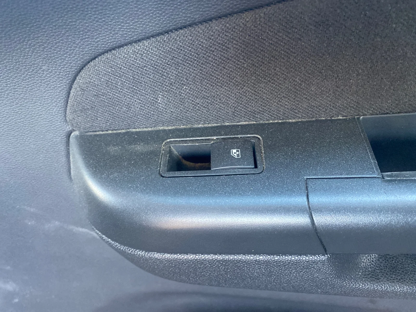 Foto de MANDO ELEVALUNAS TRASERO DERECHO OPEL ZAFIRA B 1.9 CDTI (120 CV / 88 KW)
