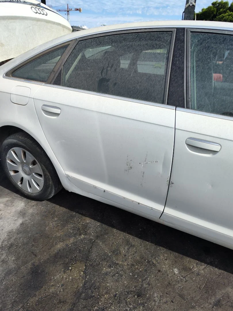 Foto de PUERTA TRASERA DERECHA AUDI A6 BERLINA (4F2) 2.0 TDI (140 CV / 103 KW) referencia 4F0833052G