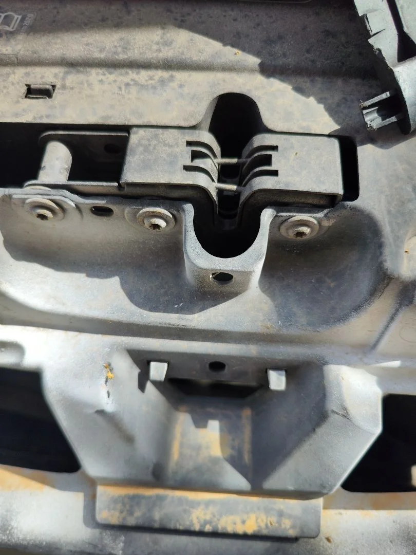Foto de CERRADURA CAPO VOLKSWAGEN CADDY (2K)(02.2004) 1.9 TDI (BSU) (75 CV / 55 KW)