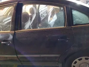Foto de PUERTA TRASERA IZQUIERDA VOLKSWAGEN PASSAT BERLINA (3B2) 1.9 TDI (110 CV / 81 KW) referencia 3B5833051AB