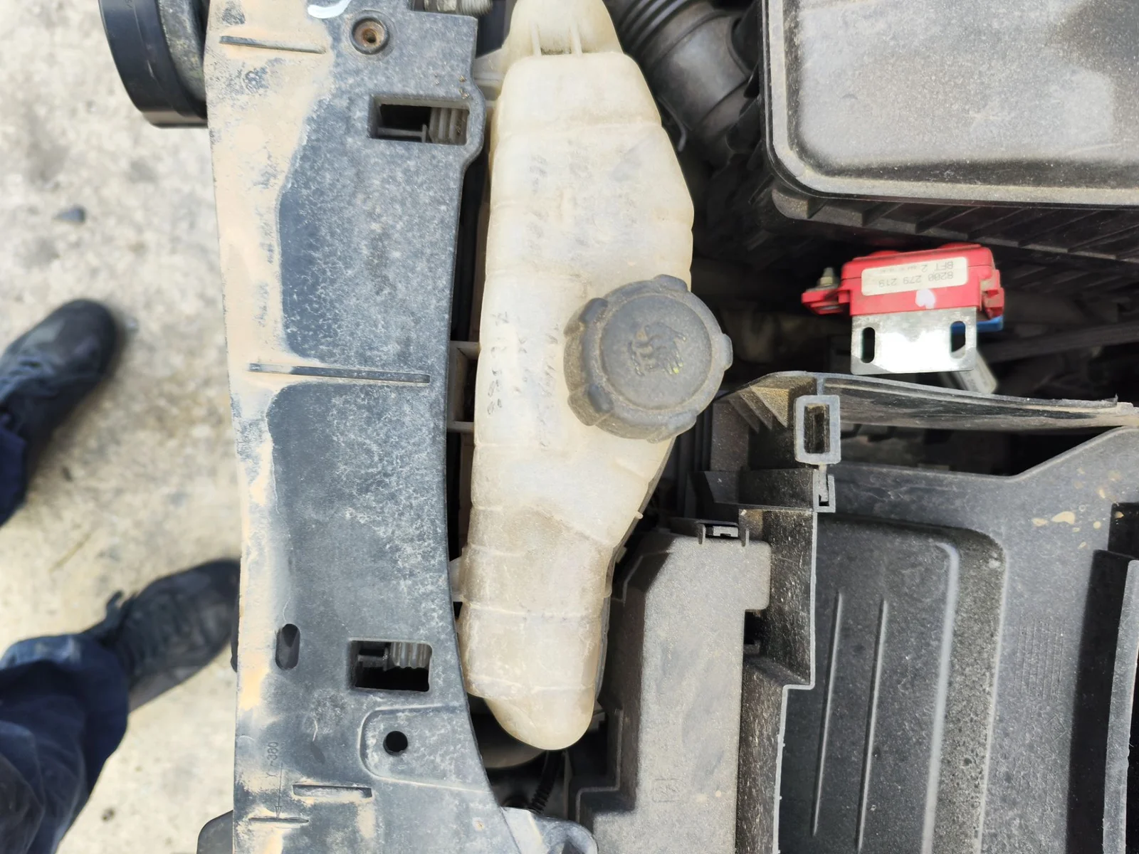 Foto de DEPOSITO EXPANSION RENAULT CLIO III 1.2 16V (75 CV / 55 KW)