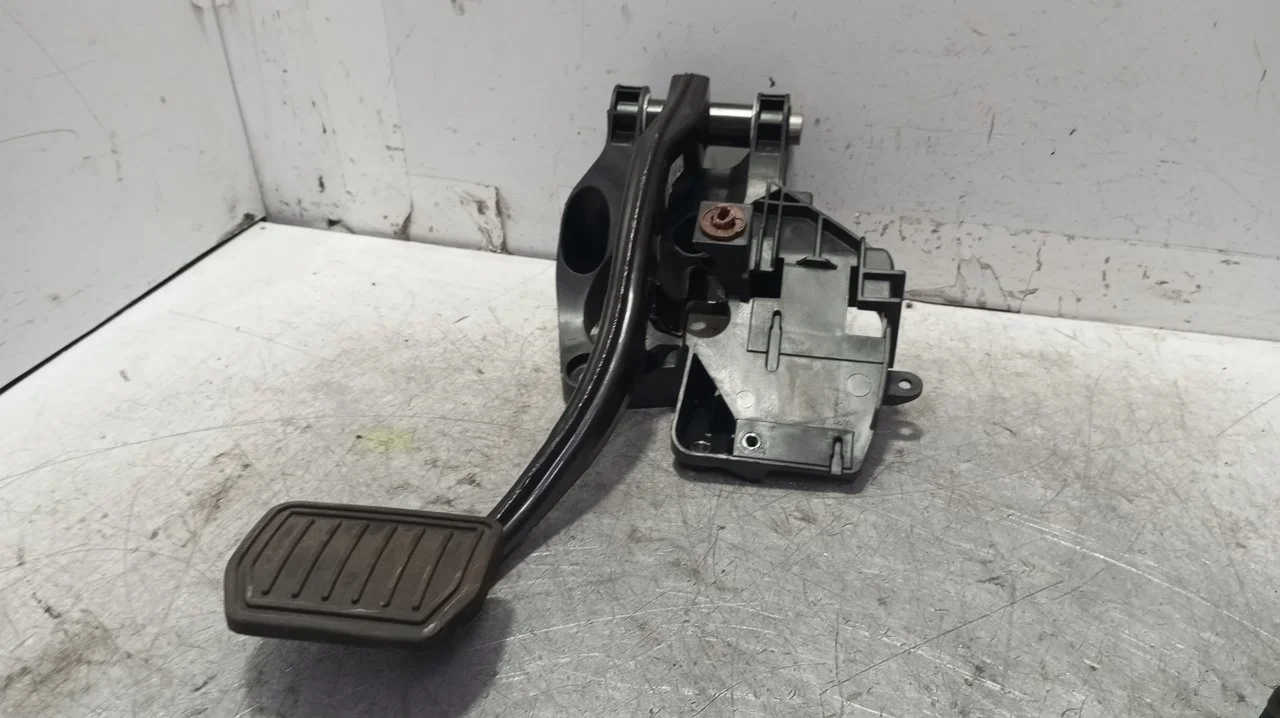 Foto de PEDAL FRENO TESLA MODEL 3 eléctrico 258 kW (cont. 153 kW) (350 CV / 258 KW) referencia 1044691-00-D