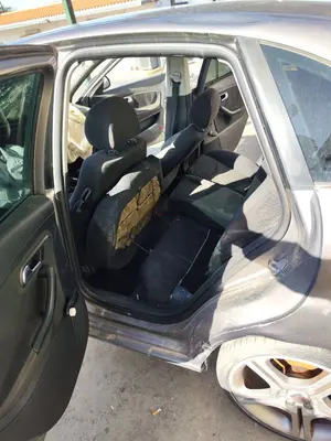Foto de GOMAS CONTORNO PUERTA SEAT IBIZA (6L1) 1.9 TDI (101 CV / 74 KW)
