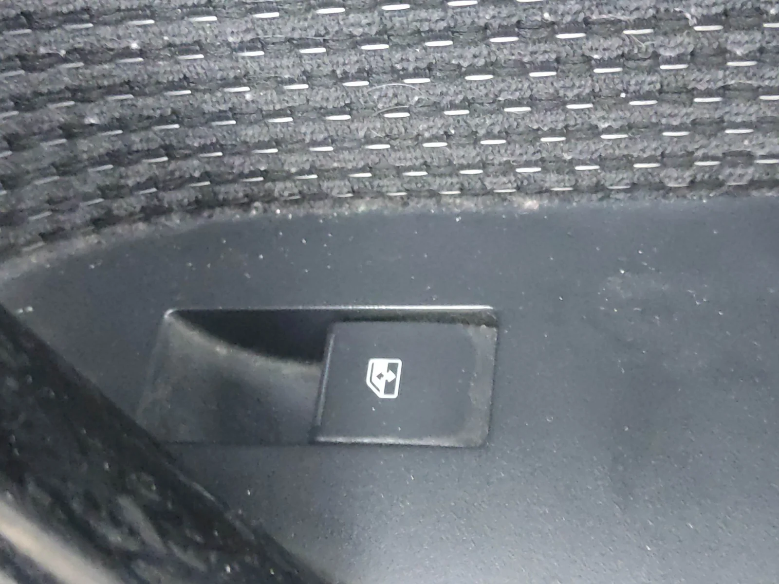 Foto de MANDO ELEVALUNAS TRASERO DERECHO CHEVROLET CAPTIVA 2.0 Diesel CAT (150 CV / 110 KW) referencia 201003486