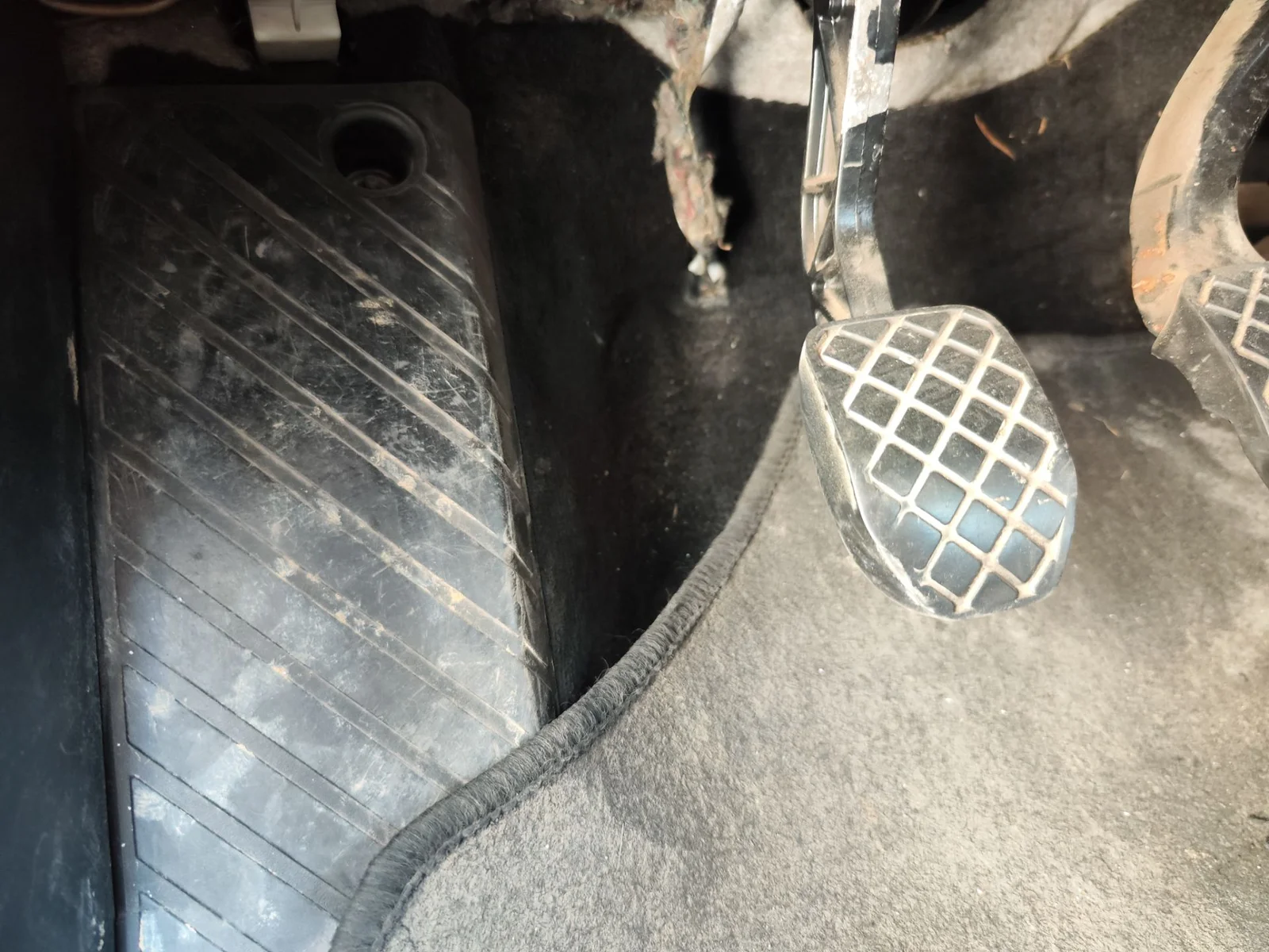 Foto de PEDAL EMBRAGUE VOLKSWAGEN PASSAT VARIANT (3B5) 1.9 TDI (110 CV / 81 KW)