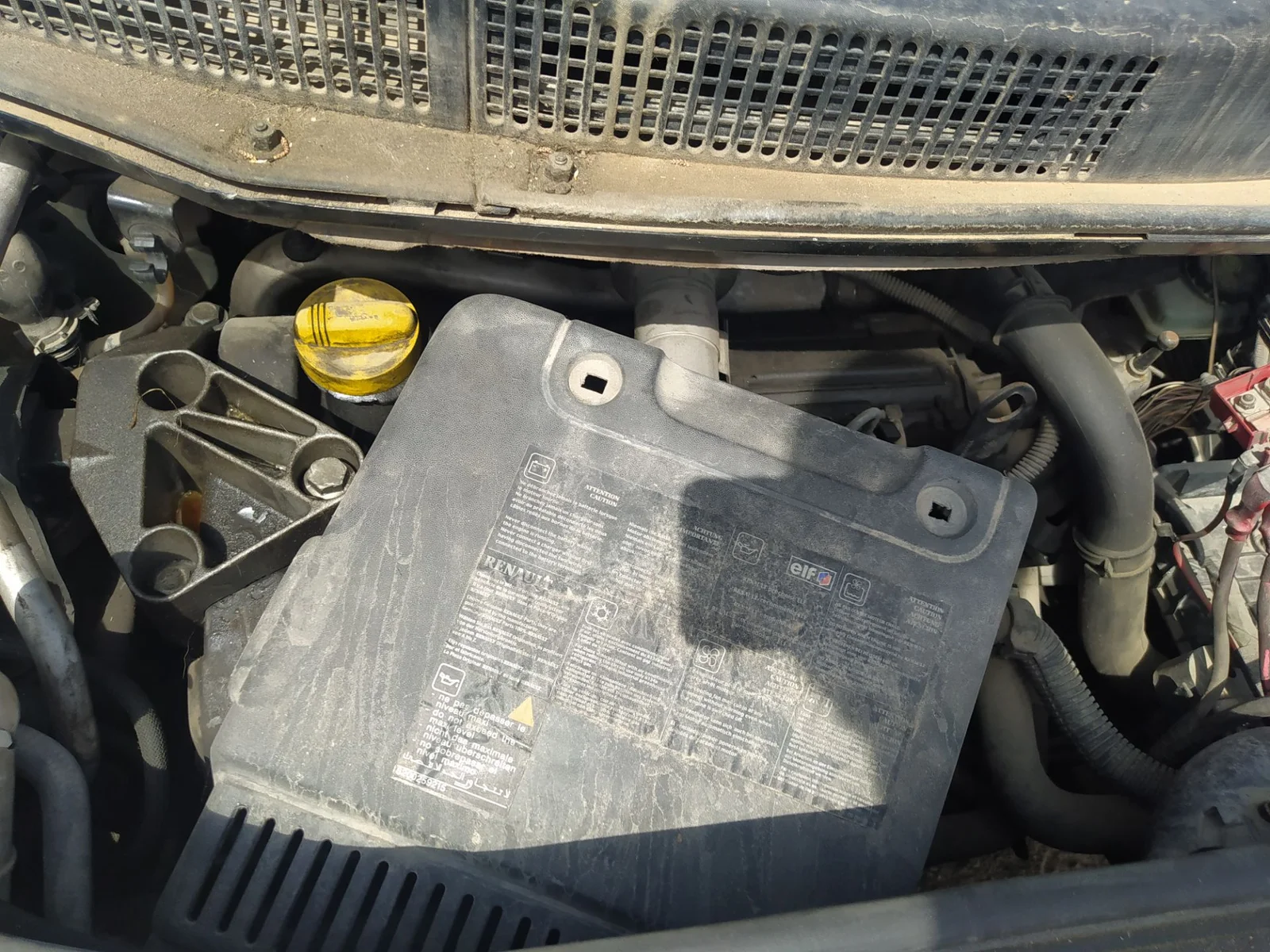 Foto de CAJA FILTRO AIRE RENAULT SCENIC II 1.5 dCi Diesel (101 CV / 74 KW) referencia 8200369798