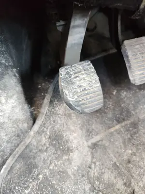Foto de PEDAL EMBRAGUE CITROEN C4 BERLINA 1.6 16V HDi (90 CV / 66 KW)