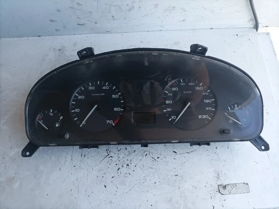 Foto de CUADRO INSTRUMENTOS PEUGEOT 406 BERLINA (S1/S2) referencia 9630372480