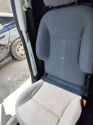 Foto de ASIENTO DELANTERO DERECHO CITROEN BERLINGO FURGÓN 1.6 16V HDi FAP (75 CV / 55 KW) foto 2