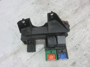 Foto de CAJA RELES / FUSIBLES AUDI A4 BERLINA (8E) 2.0 TDI (140 CV / 103 KW) referencia 8E1937503 foto 4