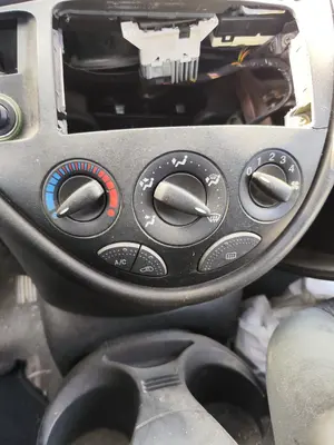 Foto de MANDO CALEFACCION / AIRE ACONDICIONADO FORD FOCUS BERLINA (CAK) 1.6 16V CAT (101 CV / 74 KW)