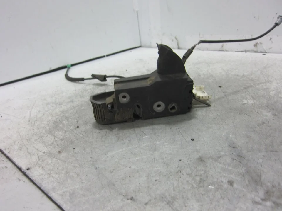 Foto de CERRADURA PUERTA DELANTERA DERECHA CITROEN C4 BERLINA 1.6 HDi CAT (9HY / DV6TED4) (109 CV / 80 KW) referencia 9683415980