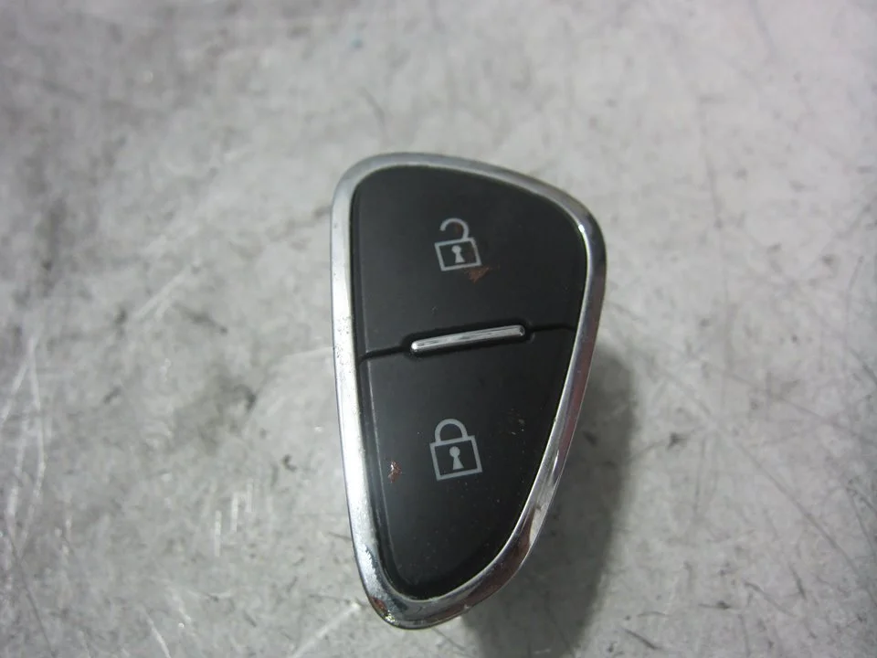 Foto de INTERRUPTOR OPEL CORSA E 1.2 (69 CV / 51 KW) referencia 13363826