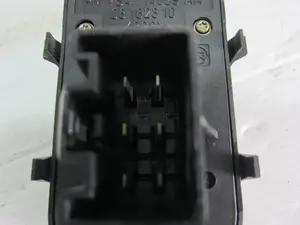 Foto de MANDO ELEVALUNAS DELANTERO IZQUIERDO FORD FOCUS BERLINA (CAK) 1.6 16V CAT (101 CV / 74 KW) referencia 03162310 foto 3