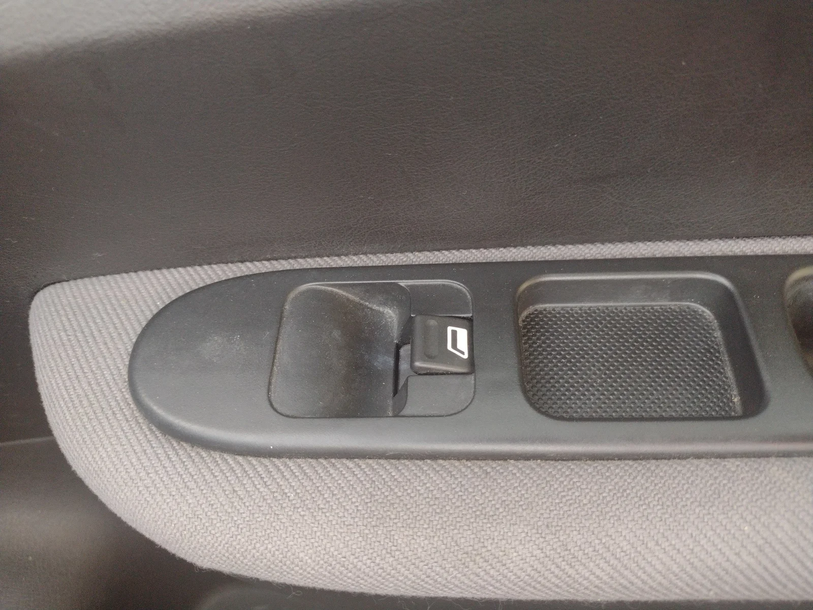 Foto de MANDO ELEVALUNAS DELANTERO DERECHO PEUGEOT 307 (S1)(04.2001) 2.0 HDi CAT (90 CV / 66 KW) referencia 6554E7