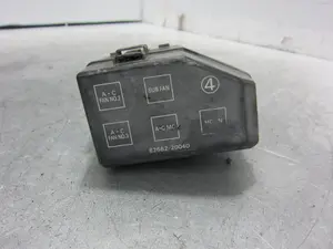 Foto de CAJA RELES / FUSIBLES TOYOTA CELICA (T20) 2.0 16V CAT (170 CV / 125 KW) referencia 8266220040 foto 4
