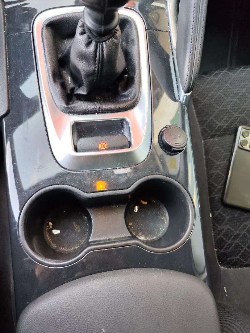 Foto de CENICERO PEUGEOT 3008 1.6 Blue-HDI FAP (120 CV / 88 KW)