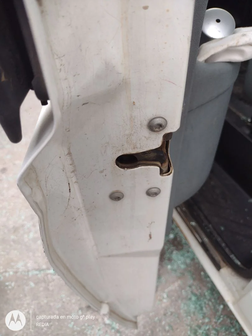 Foto de CERRADURA PUERTA DELANTERA IZQUIERDA FORD TRANSIT COMBI (TT9) 2.4 TDCi CAT (116 CV / 85 KW)