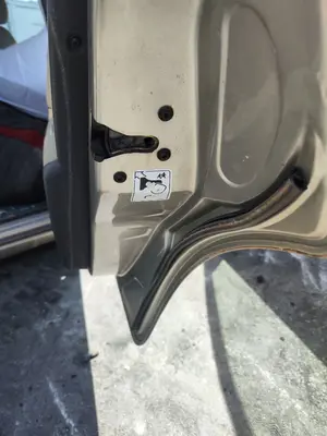Foto de CERRADURA PUERTA TRASERA DERECHA FORD MONDEO TURNIER (GE) 2.0 TDCi TD CAT (116 CV / 85 KW) referencia 4057989 foto 1