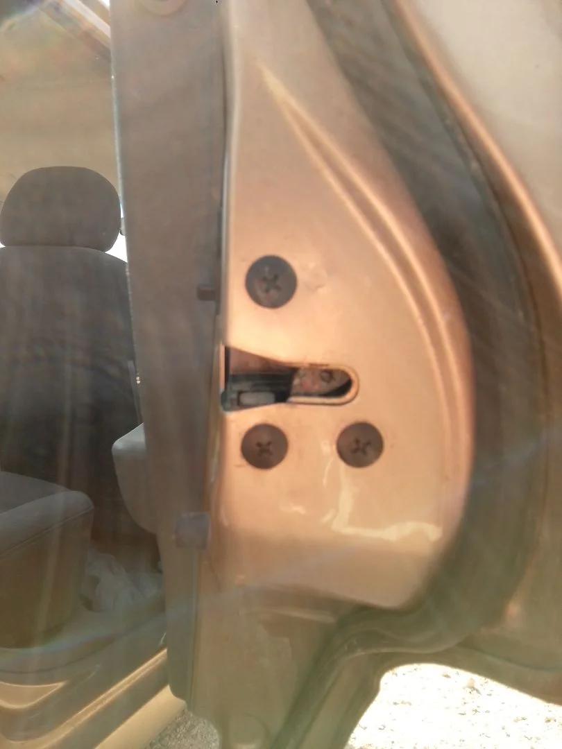 Foto de CERRADURA PUERTA TRASERA DERECHA KIA RIO (BC) 1.3 CAT (75 CV / 55 KW) referencia 81415FD000