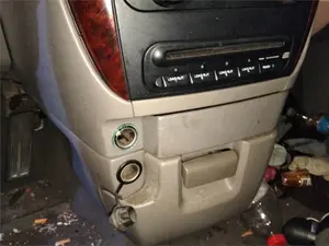Foto de CENICERO CHRYSLER VOYAGER (RG) foto 2