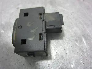 Foto de MANDO ELEVALUNAS TRASERO IZQUIERDO PEUGEOT 307 BREAK / SW (S1)(04.2002) 2.0 HDi FAP CAT (107 CV / 79 KW) referencia 96360166XT foto 3