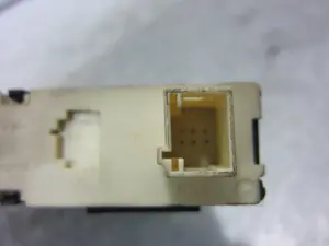 Foto de MOTOR ELEVALUNAS DELANTERO DERECHO CITROEN C4 BERLINA 1.6 HDi CAT (9HY / DV6TED4) (109 CV / 80 KW) referencia 964876100 foto 2