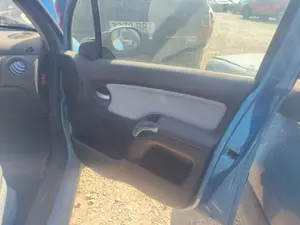 Foto de GUARNECIDO PUERTA DELANTERA DERECHA CITROEN C3 1.4  (73 CV / 54 KW)