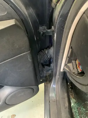 Foto de RETENEDOR PUERTA VOLKSWAGEN GOLF IV BERLINA (1J1)(10.1997) 1.9 TDI (101 CV / 74 KW)