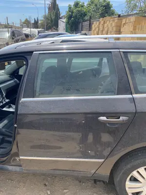 Foto de PUERTA TRASERA IZQUIERDA VOLKSWAGEN PASSAT VARIANT (3C5) 2.0 TDI DPF (170 CV / 125 KW) referencia 3C9833055D